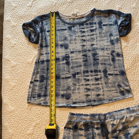 Lucky Brand Soft Terrycloth, Tie-dye PJs 💙🤍 - Picture 8 of 10